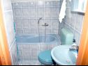 Апартаменты Mirni - 5 m from sea: A1(2+1) Лука (Остров Првиć) - Шибеник Ривьера  - Апартамент - A1(2+1): ванная комната с туалетом