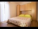 Апартаменты Ana - quiet and peaceful: A1(4+1), A2(4+1) Маслиница - Остров Шолта  - Апартамент - A1(4+1): спальная комната
