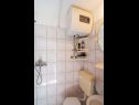 Апартаменты Mari - peaceful and quiet location: A1(4+2), A2(2+3) Стоморска - Остров Шолта  - Апартамент - A2(2+3): ванная комната с туалетом