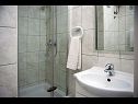 Апартаменты Robi - 50m from beach SA2(2+1), SA4(2+1), R1(2), R3(2) Подстрана - Ривьера Сплит  - Количество людей - R1(2): ванная комната с туалетом