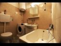 Апартаменты Brane - great location & garden terrace: A1(6+1) Сплит - Ривьера Сплит  - Апартамент - A1(6+1): ванная комната с туалетом