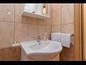 Апартаменты Vin - 40 m from sea: A1 (4+1), A2 (2+2), A3 (2+2) Сегет Доньи - Ривьера Трогир  - Апартамент - A3 (2+2): ванная комната с туалетом