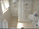 Апартаменты Mara - barbecue: A1(4+1), SA3(2), SA4(2+1) Трогир - Ривьера Трогир  - Студия- апартамент - SA4(2+1): ванная комната с туалетом