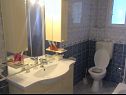 Апартаменты Ivy - spacious with free parking: A1(4) Трогир - Ривьера Трогир  - Апартамент - A1(4): ванная комната с туалетом