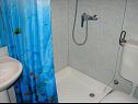 Апартаменты Tone - spacious and comfortable: A1 zuti(5+2), A2 plavi(5+2) Трогир - Ривьера Трогир  - Апартамент - A1 zuti(5+2): ванная комната с туалетом