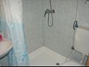 Апартаменты Tone - spacious and comfortable: A1 zuti(5+2), A2 plavi(5+2) Трогир - Ривьера Трогир  - Апартамент - A2 plavi(5+2): ванная комната с туалетом