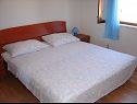 Апартаменты Tone - spacious and comfortable: A1 zuti(5+2), A2 plavi(5+2) Трогир - Ривьера Трогир  - Апартамент - A2 plavi(5+2): спальная комната