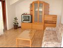 Апартаменты Tone - spacious and comfortable: A1 zuti(5+2), A2 plavi(5+2) Трогир - Ривьера Трогир  - Апартамент - A2 plavi(5+2): гостиная