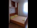 Апартаменты Slaven - 50 m from beach: A1(4+2), A2(2+1), A3(4+1) Винишче - Ривьера Трогир  - Апартамент - A1(4+2): спальная комната