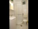 Апартаменты Kostarina A1(2+1), A2(2+1), A3(2+1) Преко - Остров Углян  - Апартамент - A1(2+1): ванная комната с туалетом