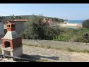 Дома дял отдыха VEKY - 50m from sea: Holiday House H(4+2) Сушица - Остров Углян  - Хорватия - парковка
