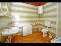 Апартаменты More - 600 m from beach: A2(2+3), SA3(2+1), SA4(2+2) Бибинье - Задар Ривьера  - Студия- апартамент - SA3(2+1): ванная комната с туалетом