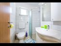 Апартаменты Ivanac - close to the beach A1 (6+2), A2 (2+2), A3 (2+2) Любач - Задар Ривьера  - Апартамент - A2 (2+2): ванная комната с туалетом