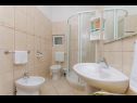Апартаменты Adriatic - with beautiful garden: A1(2), A2(2), A3(2+2) Ртина - Задар Ривьера  - Апартамент - A3(2+2): ванная комната с туалетом