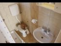Апартаменты Old Stone: SA1(2), A2(4+1), SA4(2) Сукошан - Задар Ривьера  - Студия- апартамент - SA1(2): ванная комната с туалетом