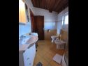 Апартаменты Ana - 120 m from the beach A1(4), A2(2+1) Сукошан - Задар Ривьера  - Апартамент - A1(4): ванная комната с туалетом