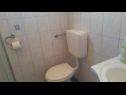 Апартаменты Vanja - terrace & BBQ A1(4+2), A2(4+1) Вир - Задар Ривьера  - Апартамент - A2(4+1): ванная комната с туалетом