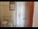 Апартаменты Snjeza - 80 m from beach: A1 Studio (4), A2 Apartman (2+2) Вир - Задар Ривьера  - Апартамент - A1 Studio (4): ванная комната с туалетом