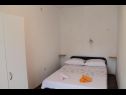 Апартаменты Snjeza - 80 m from beach: A1 Studio (4), A2 Apartman (2+2) Вир - Задар Ривьера  - Апартамент - A2 Apartman (2+2): спальная комната