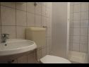 Апартаменты Ena - near marina "Kornati": A1(4), A2(2) Биоград - Ривьера Биоград  - Апартамент - A2(2): ванная комната с туалетом