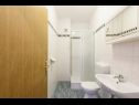 Апартаменты Vese - 100 m from beach: A1(2+2), A2(2+2), A3(5+3), A4(2+2) Свети Петар - Ривьера Биоград  - Апартамент - A4(2+2): ванная комната с туалетом