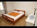 Апартаменты Ivo - relaxing & comfortable: A1(4+1) Вргада (Остров Вргада) - Ривьера Биоград  - Апартамент - A1(4+1): спальная комната