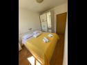 Апартаменты Jak - comfortable apartments: A1-donji(4+1), A2-gornji(4+2) Мирца - Остров Брач  - Апартамент - A2-gornji(4+2): спальная комната