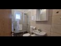 Апартаменты Ivano - 20 m from Sea: A1(6), A2(2+1), A3(2+1), A4(2), A5(2) Залив Осибова (Милна) - Остров Брач  - Хорватия - Апартамент - A4(2): ванная комната с туалетом