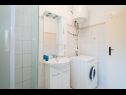 Апартаменты Annie - sea view : A1(3), A2(3), A3(4) Постира - Остров Брач  - Апартамент - A3(4): ванная комната с туалетом