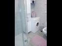 Апартаменты Lile - 30 m from beach: A2(4) Постира - Остров Брач  - Апартамент - A2(4): ванная комната с туалетом