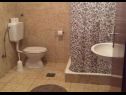 Апартаменты Sova - 20 m from beach : A1(7), A2(4) Постира - Остров Брач  - Апартамент - A2(4): ванная комната с туалетом