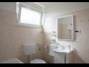 Апартаменты Damir - 80 m from beach: A1(4), A2(2+2) Постира - Остров Брач  - Апартамент - A1(4): ванная комната с туалетом