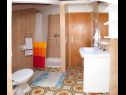 Апартаменты Damir - 80 m from beach: A1(4), A2(2+2) Постира - Остров Брач  - Апартамент - A2(2+2): ванная комната с туалетом