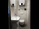 Апартаменты Mika - 150m from the sea A1(6), A2(4) Постира - Остров Брач  - Апартамент - A1(6): ванная комната с туалетом
