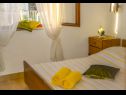 Апартаменты Rajko - 40 m from beach: A1(4+1), A2(4+1), A3(2+2) Повлья - Остров Брач  - Апартамент - A3(2+2): спальная комната
