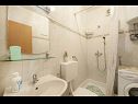 Апартаменты Mira - great location & free Bbq: A1(2+2), A2(2+1) Сплитска - Остров Брач  - Апартамент - A1(2+2): ванная комната с туалетом