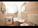 Апартаменты Mira - great location & free Bbq: A1(2+2), A2(2+1) Сплитска - Остров Брач  - Апартамент - A2(2+1): ванная комната с туалетом