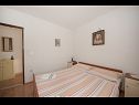 Апартаменты Mira - great location & free Bbq: A1(2+2), A2(2+1) Сплитска - Остров Брач  - Апартамент - A2(2+1): спальная комната