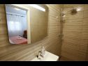 Апартаменты Neda - perfect location & free parking: A1(6), A2(4+1), A3(4+1) Сплитска - Остров Брач  - Апартамент - A1(6): ванная комната с туалетом