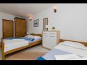 Апартаменты Vlado - cosy & afordable: SA1(2), A2(3), A3(5) Супетар - Остров Брач  - Апартамент - A2(3): спальная комната