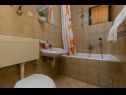 Апартаменты Vlado - cosy & afordable: SA1(2), A2(3), A3(5) Супетар - Остров Брач  - Апартамент - A2(3): ванная комната с туалетом