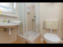 Апартаменты Vlado - cosy & afordable: SA1(2), A2(3), A3(5) Супетар - Остров Брач  - Апартамент - A3(5): ванная комната с туалетом