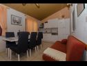 Апартаменты Vlado - cosy & afordable: SA1(2), A2(3), A3(5) Супетар - Остров Брач  - Апартамент - A3(5): кухня и столовая