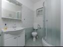 Апартаменты Silvana - economy apartments : A1(4), A3(2+1), A2(2) Супетар - Остров Брач  - Апартамент - A2(2): ванная комната с туалетом