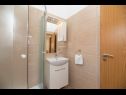 Апартаменты Stone garden - cosy and comfy : A1(4), A2(2) Супетар - Остров Брач  - Апартамент - A2(2): ванная комната с туалетом