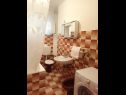 Апартаменты Mira - affordable & comfortable: A1(5) Супетар - Остров Брач  - Апартамент - A1(5): ванная комната с туалетом