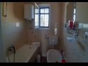 Апартаменты Mar - 50 m from beach: A1(4+1), A2(4+1), A3(4+1) Сутиван - Остров Брач  - Апартамент - A2(4+1): ванная комната с туалетом
