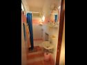 Апартаменты Piv - 10 m from beach: A1(6), A2(6), A3(6), SA4(2) Сутиван - Остров Брач  - Студия- апартамент - SA4(2): ванная комната с туалетом