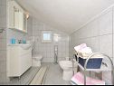Апартаменты Aurelija - 20 m from beach: A1(4+2), A2(4), A3(2+2) Арбания - Остров Чиово  - Апартамент - A3(2+2): ванная комната с туалетом