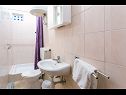 Апартаменты Ivica - 150 m from sea: A1(7), A2(4) Мастринка - Остров Чиово  - Апартамент - A1(7): ванная комната с туалетом